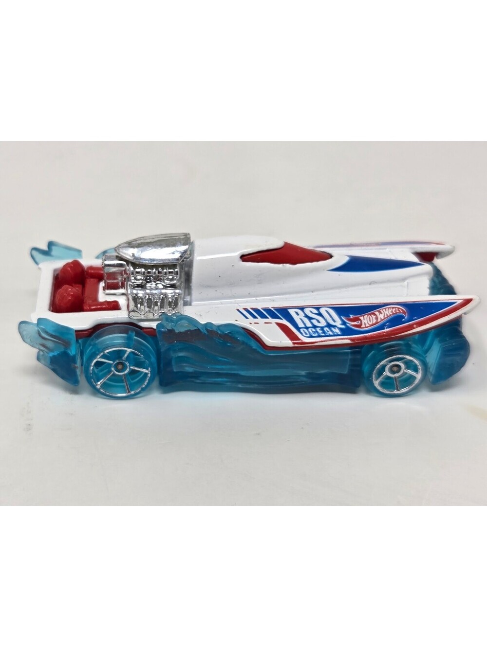 Hot Wheels Mad Splash RSQ Ocean White Blue Boat Car Silver Line Diecast Toy